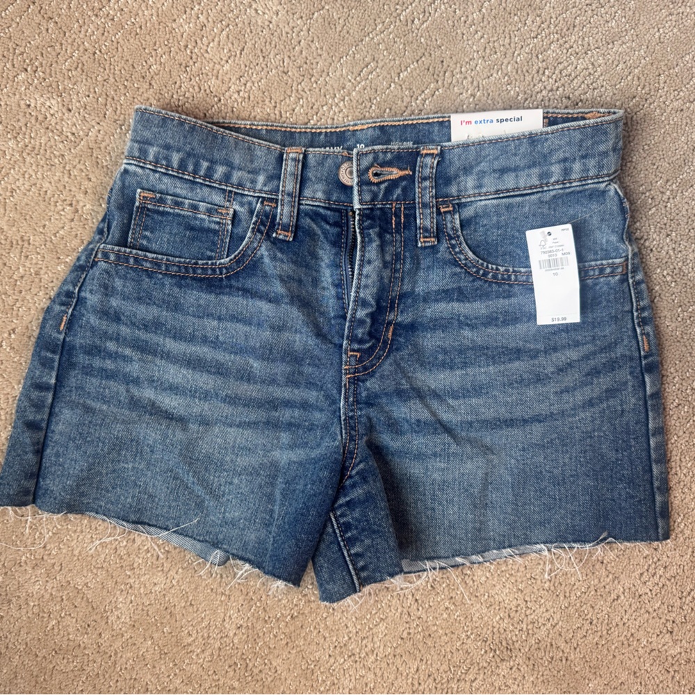 NWT Old Navy girls jean shorts. Size 10